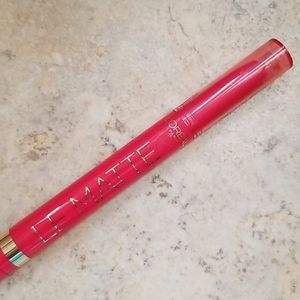 4/25 bundle item. L'Oreal Matte Lipcolor